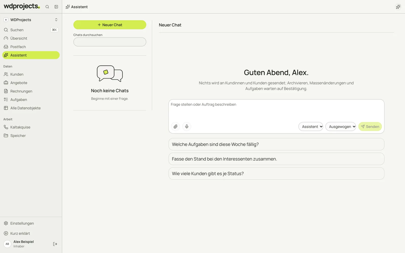 Startseite des KI-Assistenten mit Eingabefeld, Hinweis zur Freigabe und Vorschlägen für Fragen