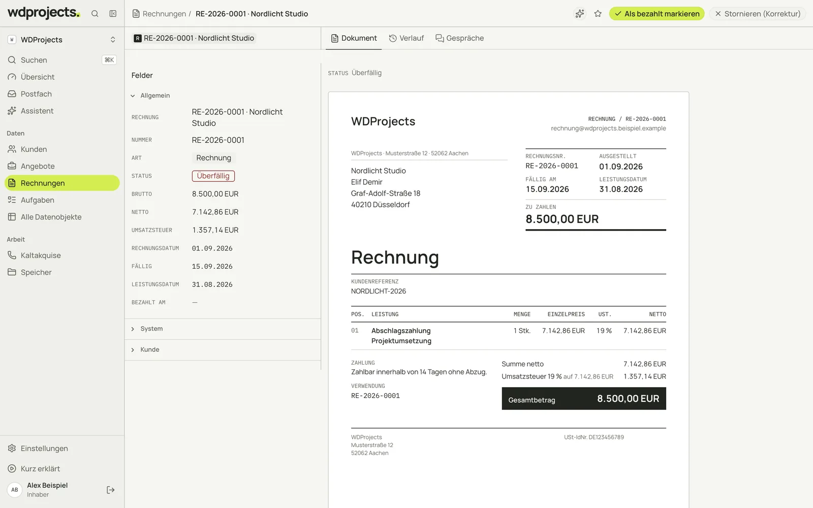 Rechnung mit Status Überfällig, Feldern und einer A4-Vorschau mit Positionen und Gesamtbetrag
